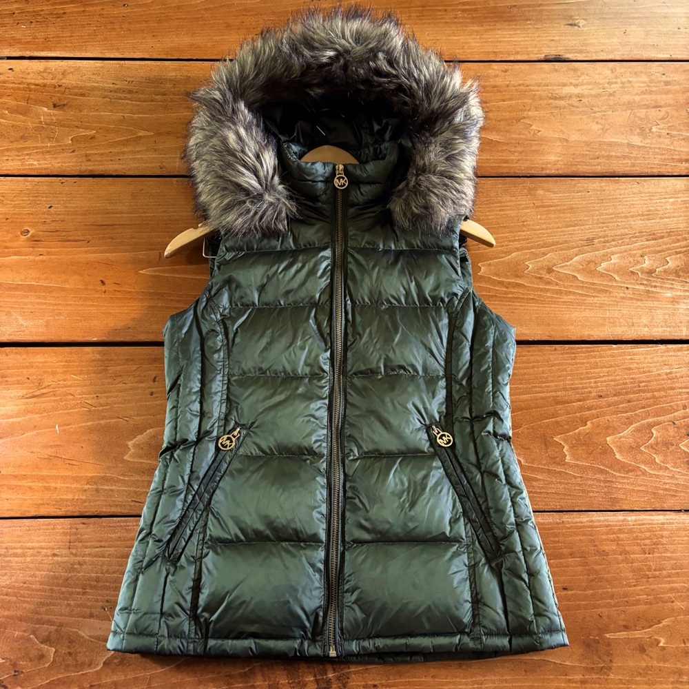 Quilted Hooded Puffer Vest with Faux Fur Trim - Olive